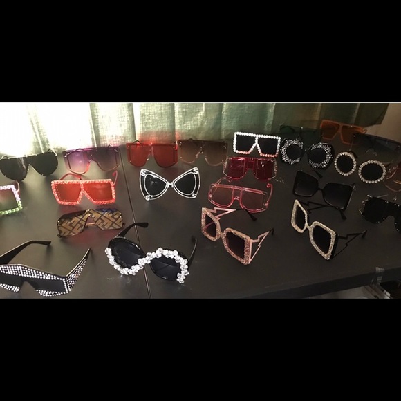 Accessories - Oversized Sunglasses